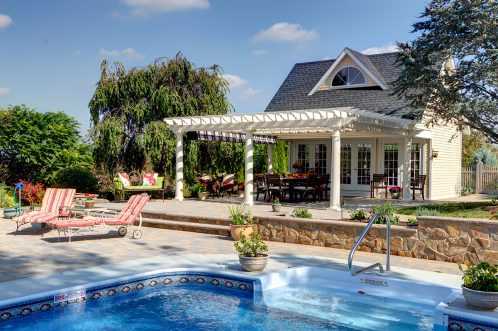 18'x20' Artisan Ivory Vinyl Pergola